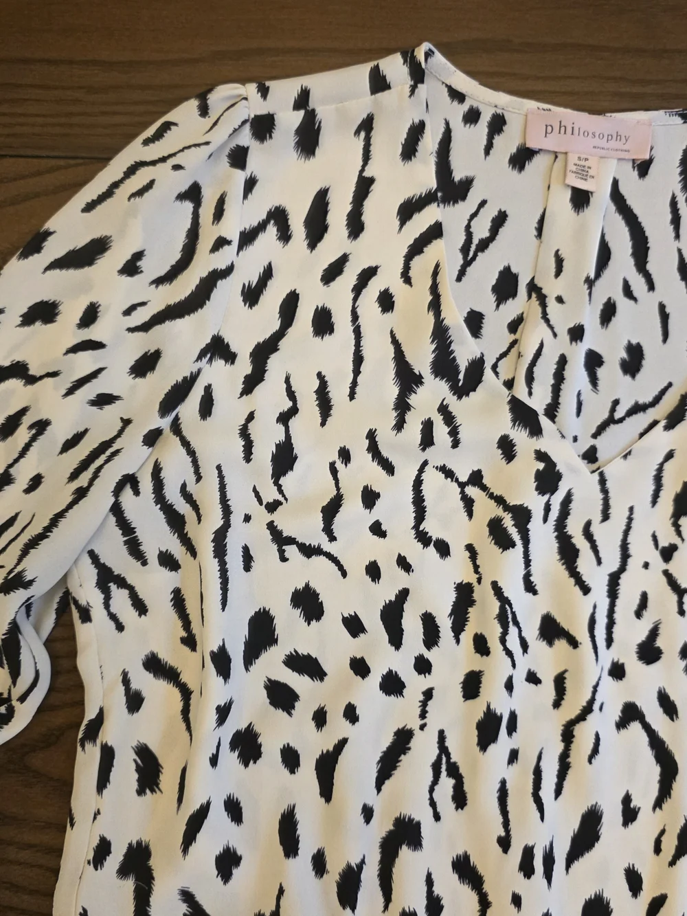 Philosophy Animal Print Smocked Blouse Long Slevees V-neck Quiet Luxury Mob Wife - Picture 3 of 8